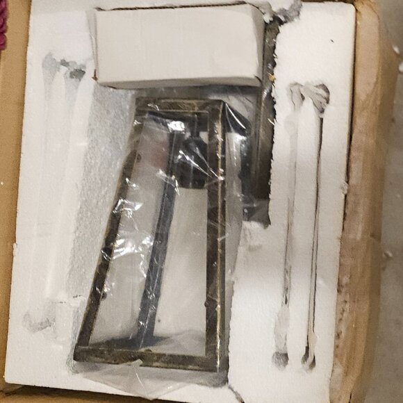 NEW in box Warehouse of Tiffany LD5001 Taylor Wall Light - Picture 2 of 5